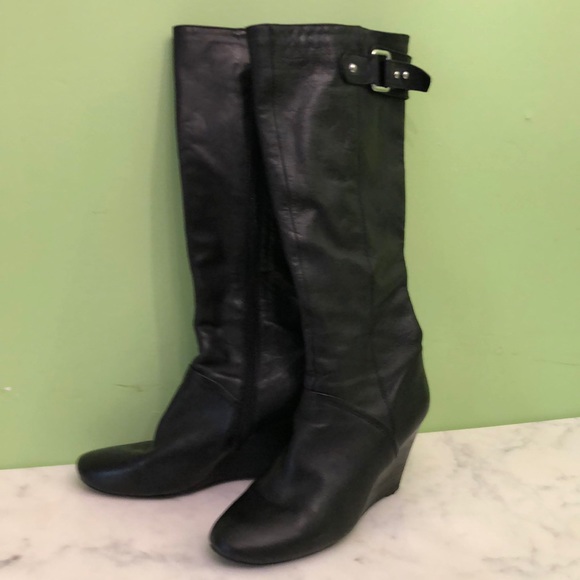 Woman’s leather boots - Picture 1 of 7